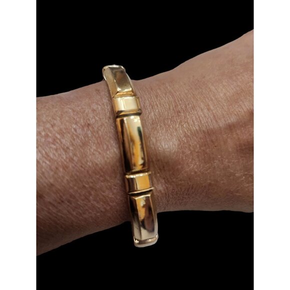 Vintage Signed Trifari Gold Tone Bracelet (A4019) - Picture 2 of 8